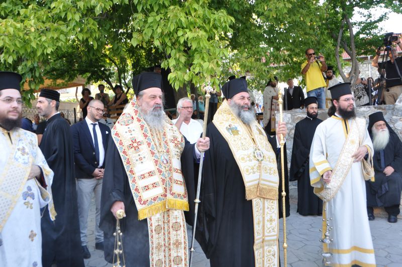 Ἐγκαίνια τοῦ Ἱεροῦ Ναοῦ τῆς Παναγίας Πετρούσης καί χειροτονία Πρεσβυτέρου